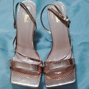 Pink and Gold Heels with Open Toe and Slingback Design